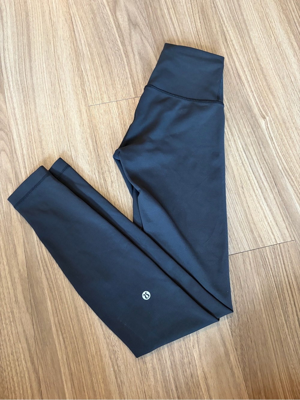 Lululemon Black Wunder Train High Rise Tight 28 inches size 2